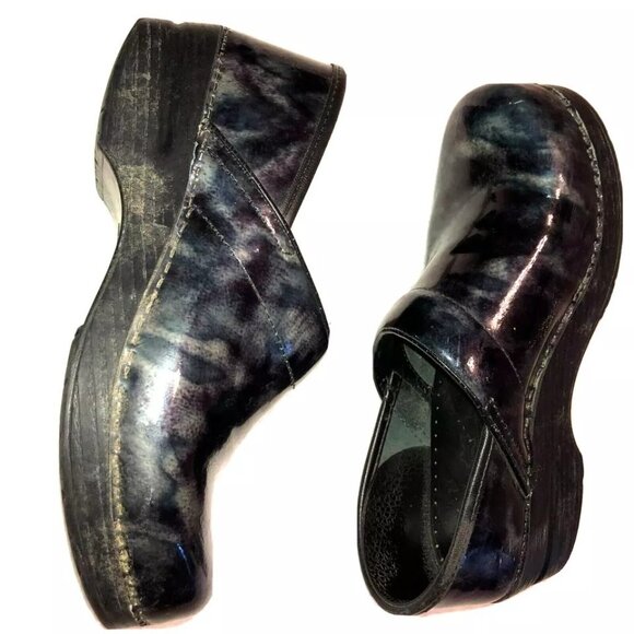 Dansko Size 38 Black Blue Marble Print Patent Leather Clog Shoes Style 506750202 - Picture 4 of 5